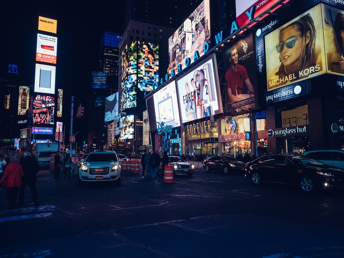 Painel de LED outdoor em área externa de evento